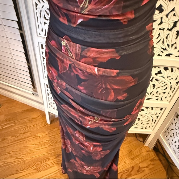 NWT Kutumai Floral Maxi Dress in Black and Red Sz L - Picture 4 of 6